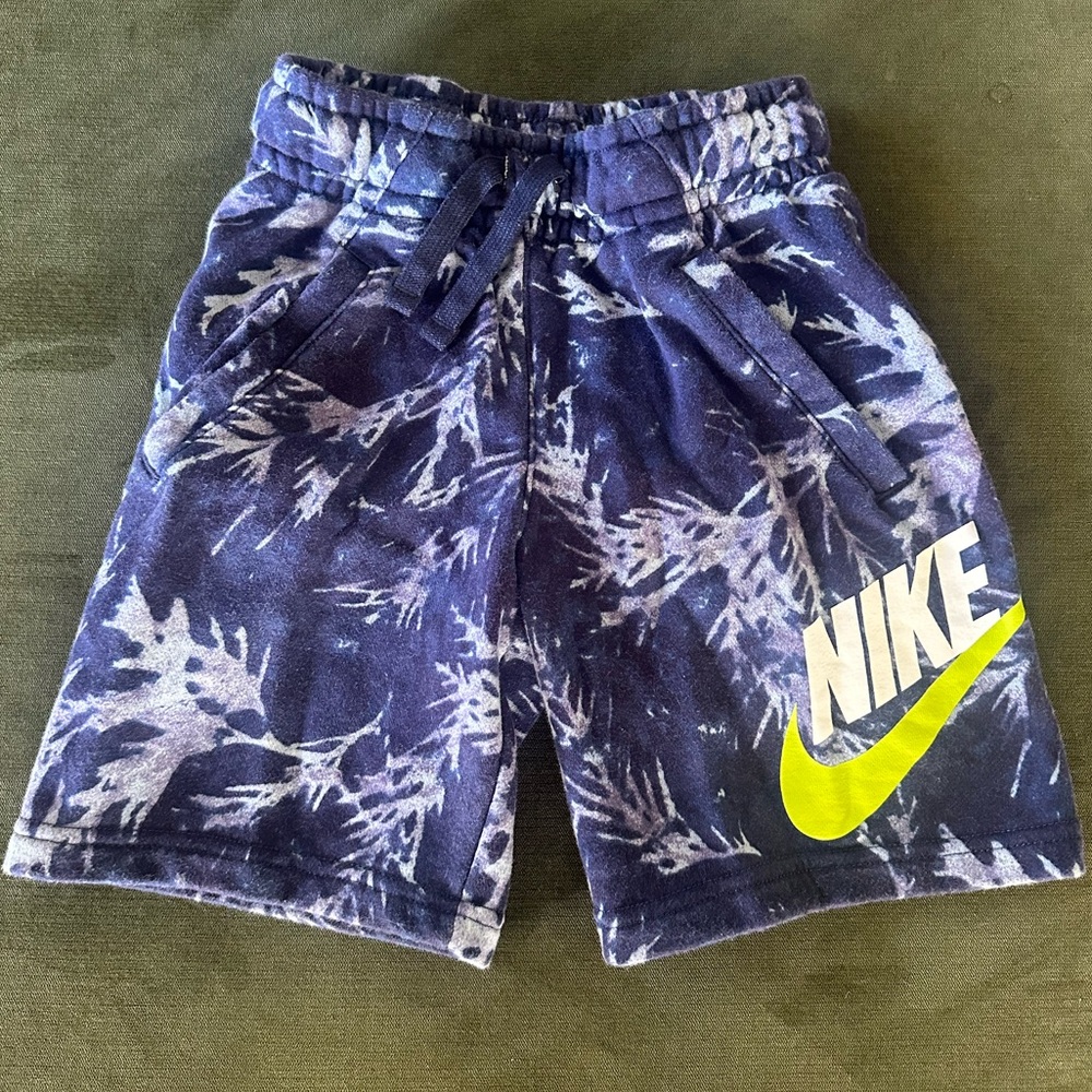 Nike boys tie dye sweat shorts size XS (6-7) navy/light blue